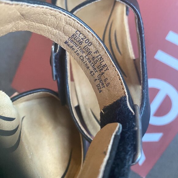 Aetrex Finley Closed Toe Heel - Picture 11 of 12